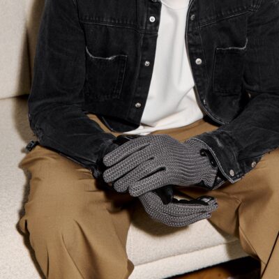 guantes de lana grises