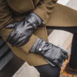 guantes táctiles de hombre con mangas grises