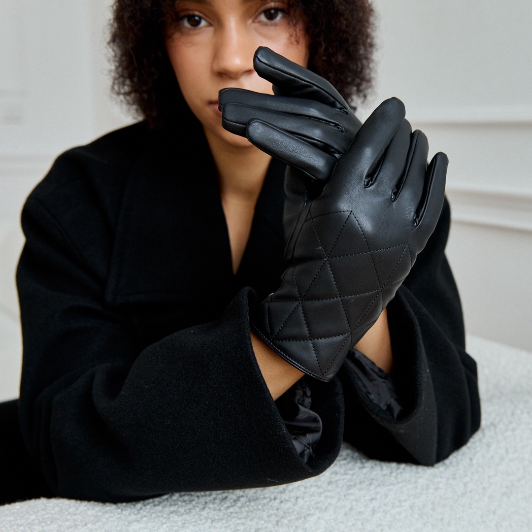 guantes acolchados de mujer hechos de cuero ecológico