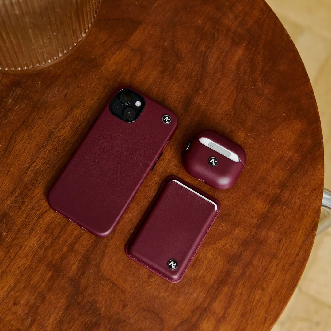 accesorios tecnológicos en color burdeos