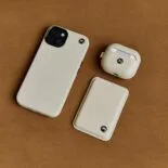 accesorios tecnológicos en beige